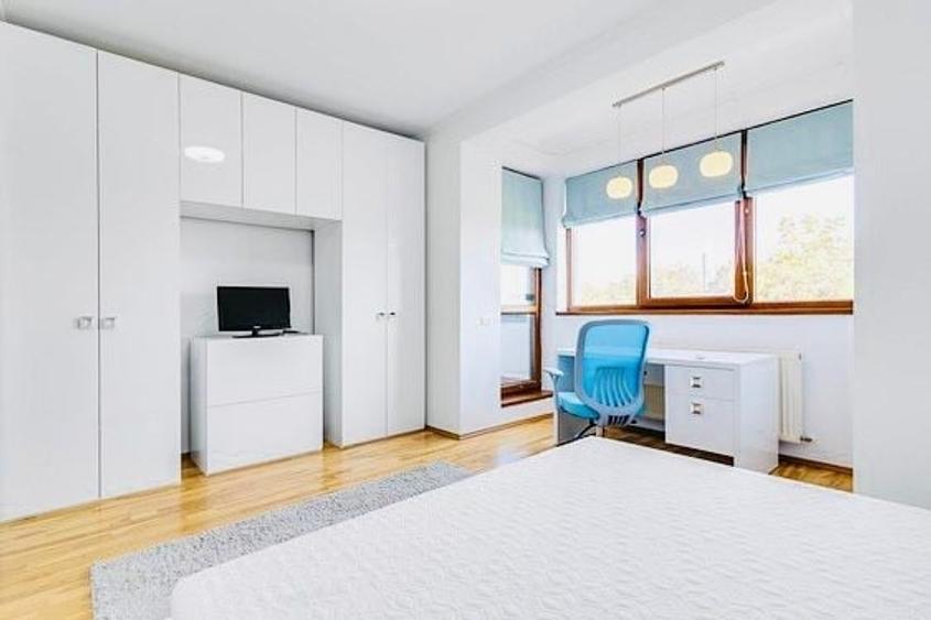 NOU! BANEASA  SISESTI  LUX ! /luna   Scoala KIng OAK - Scoala Britanica - 3