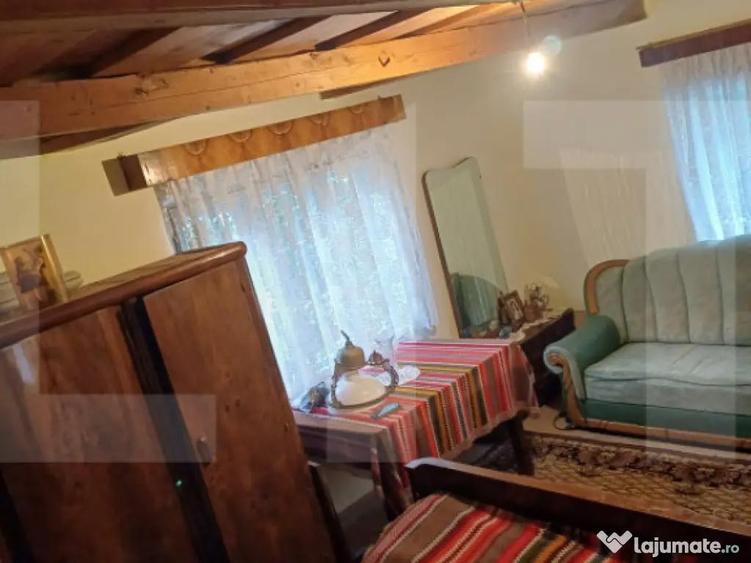 Casa taraneasca in centru Hatuica - 6