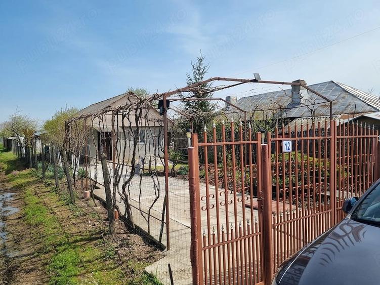 Casă cu 2 camere cu Teren 1500 Mp în Copaciu