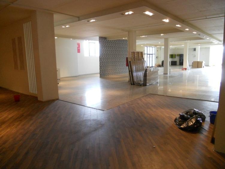Imobilstar inchiriaza fost  showroom de mobila- conexe - 2