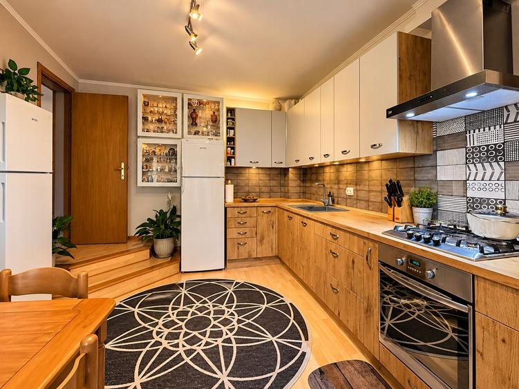 Duplex cu 5 camere cu Canalizare în Iancu Nicolae