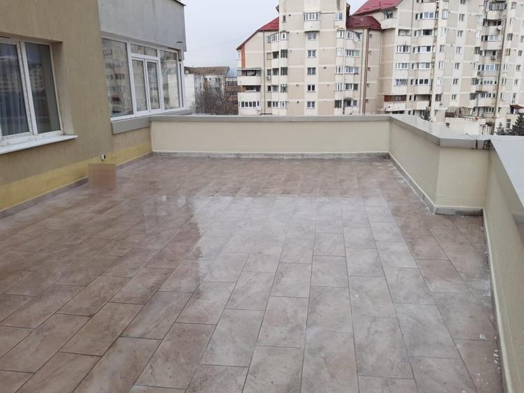 Închiriez apartament spatios renovat 3 camere, 150 mp, terasa de vara imensa - 14
