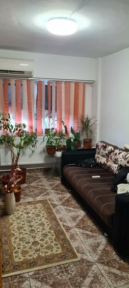 Vand apartament cu 3 camere, ultracentral. - 1