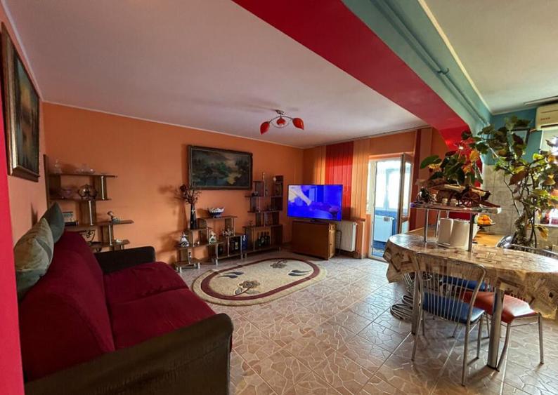 - Apartament 3 camere decomandat, zona Calarasilor. - 7