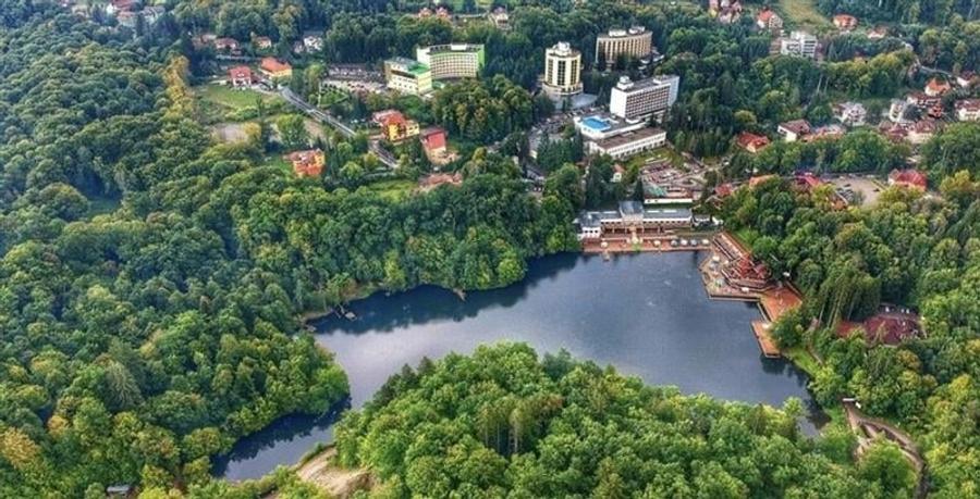FILM! 1.400 mp teren turistic, Sovata: 800m de Lacul Ursu si 300 m de Lacul Negr - 1