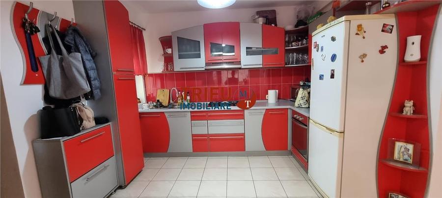 Apartament 4  camere decomandat de vanzare Centru etaj 1 - 4