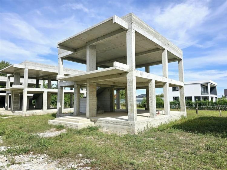 Ansamblu 8 case la structura, 3298mp teren, autorizatie valabila - 10