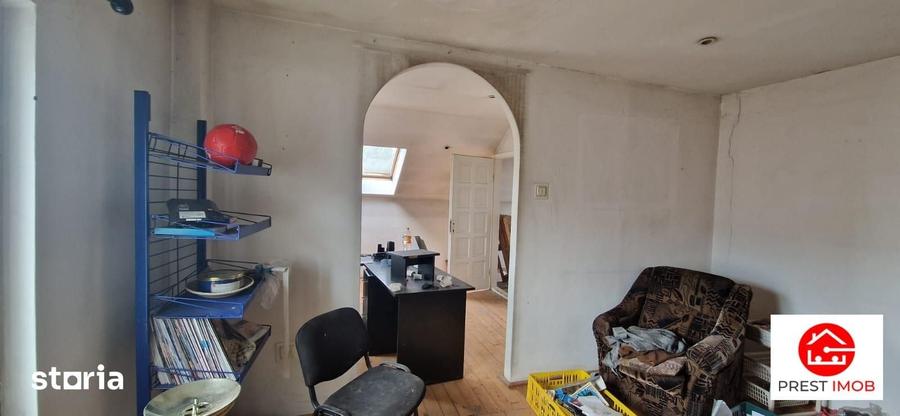 Casă cu 6 camere cu Teren 1618 Mp în Ernei
