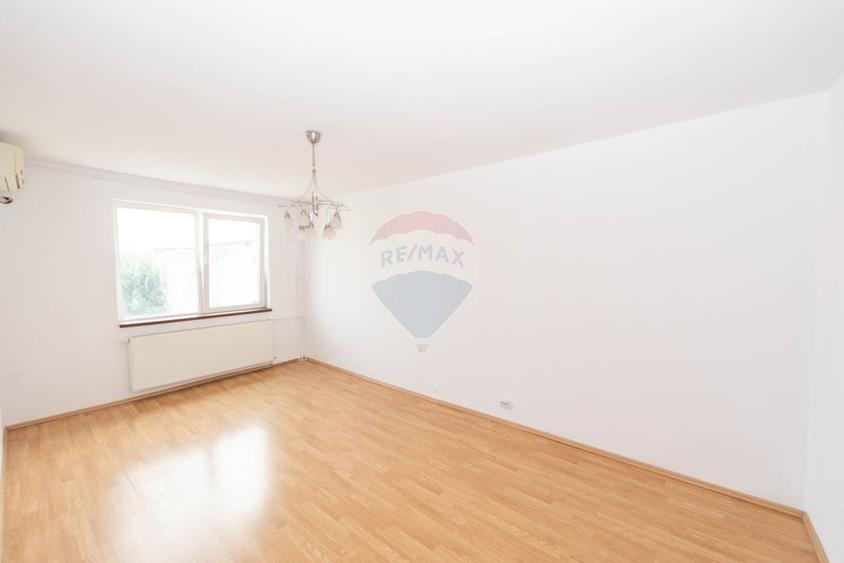 Apartament cu 3 camere decomandat în Crângași