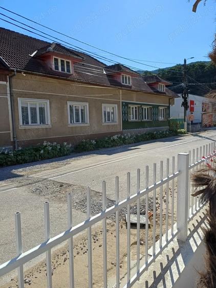 Casă cu 6 camere în Central