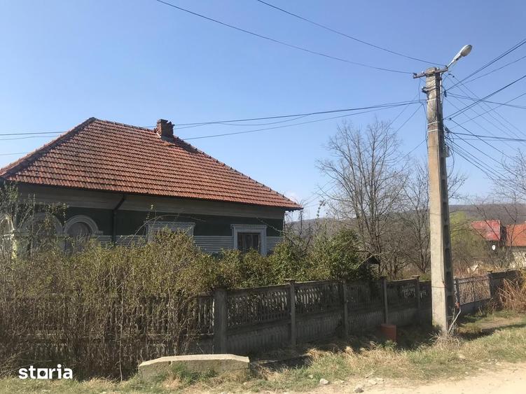 Casă cu 3 camere cu Teren 2266 Mp în Stâlpeni