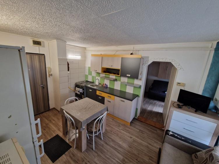 Apartament cu 2 camere semidecomandat în Micro 16