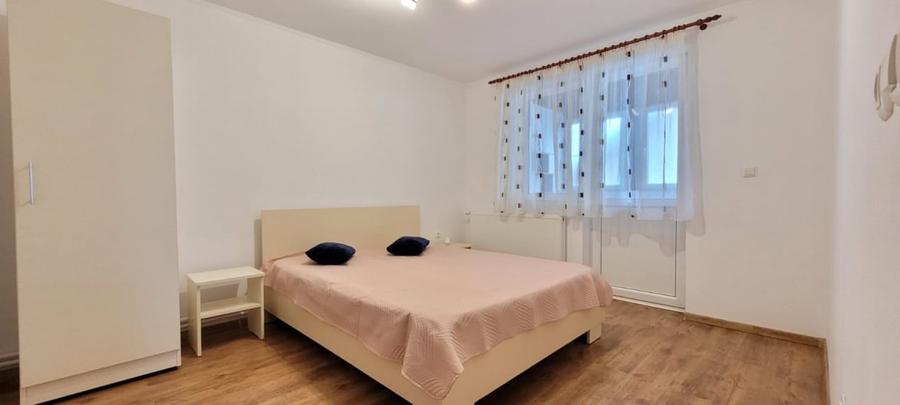 Casă individuală cu 4 camere cu Canalizare în Cristian