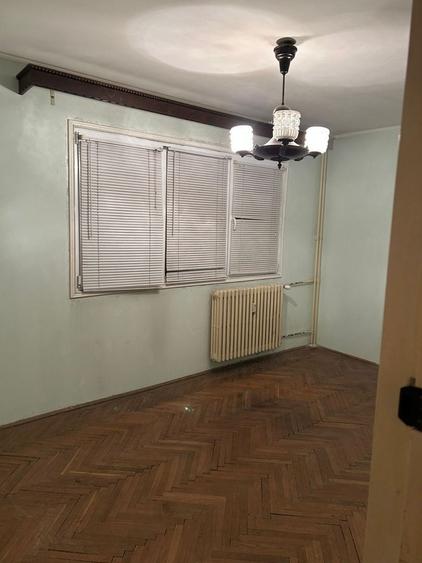 Apartament cu 3 camere semidecomandat în Titan