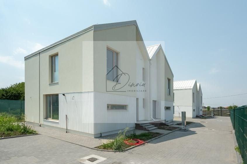 Duplex cu 4 camere cu Canalizare în Central