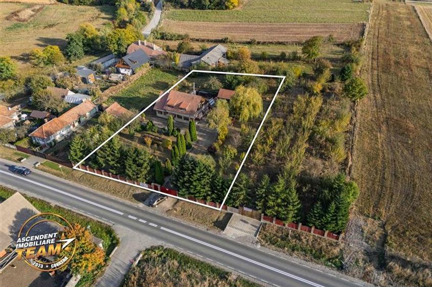 Casă individuală cu 5 camere cu Garaj în Exterior Est