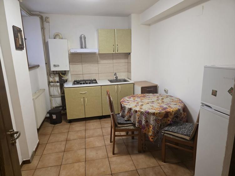 Garsonieră decomandată în Central