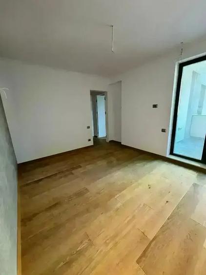 Apartament cu 3 camere decomandat în P-ța Unirii