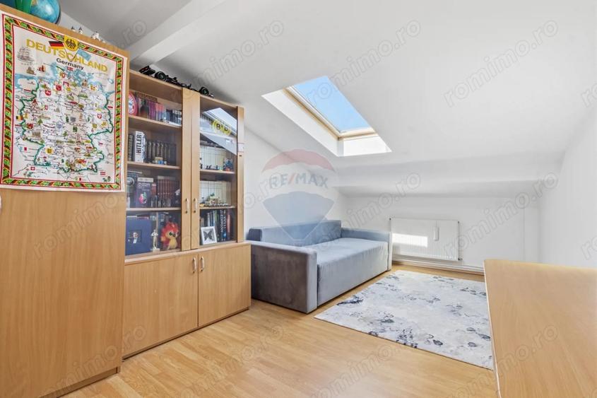 Apartament cu 3 camere decomandat, mobilat în Pârneava