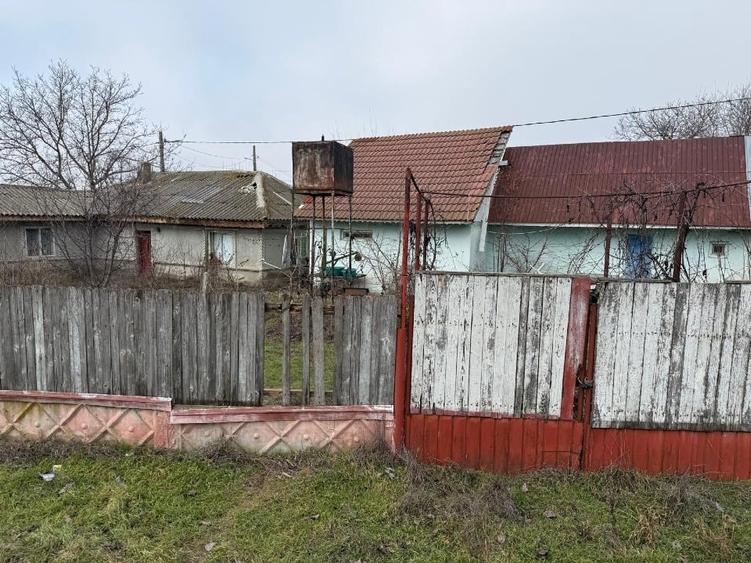 Casă cu 4 camere cu Teren 1030 Mp în Ograda
