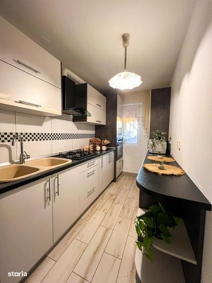 Apartament cu 4 camere semidecomandat în Florești