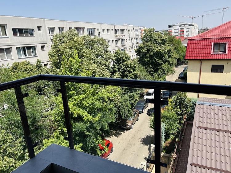 Inchiriez apartament 2 camere cu loc de parcare(direct la proprietar), zona Auchan Titan, sector 3 - 4