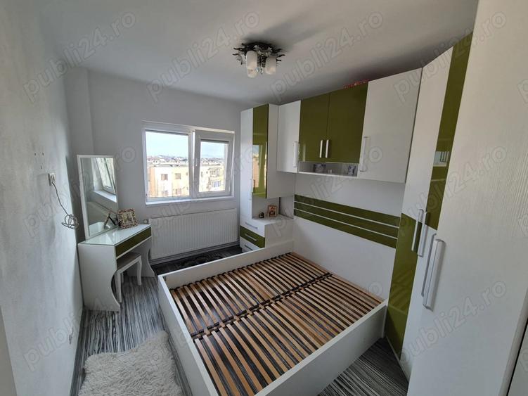 Apartament cu 4 camere semidecomandat, mobilat în Micălaca
