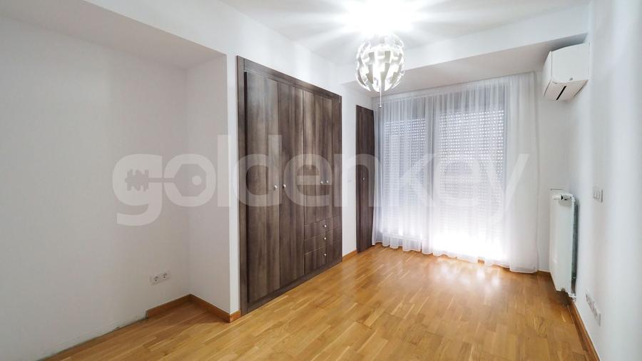 Apartament cu 4 camere semidecomandat în Băneasa