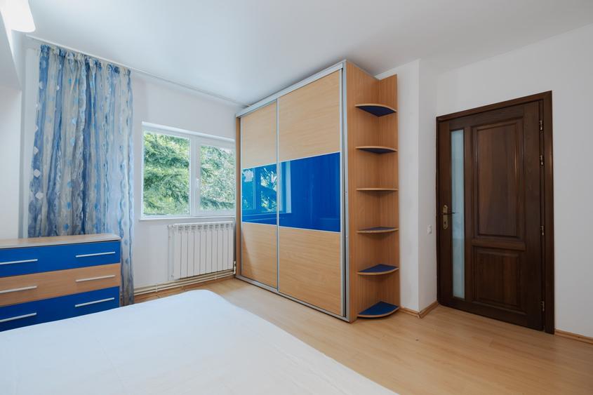 Apartament cu 3 camere decomandat, mobilat în Capitol