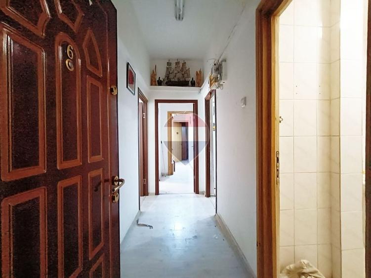 Apartament cu 5 camere semidecomandat în Magheru
