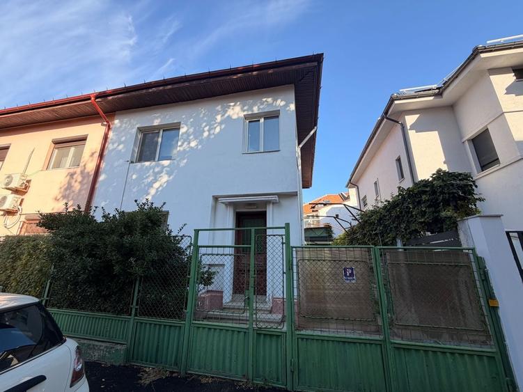 Casă individuală cu 4 camere cu Canalizare în Cotroceni