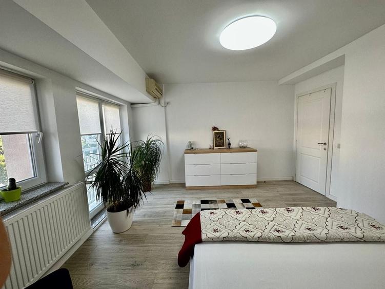 Apartament cu 3 camere decomandat, mobilat în P-ța Alba Iulia