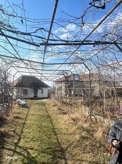Casă cu 4 camere cu Teren 2064 Mp în Central