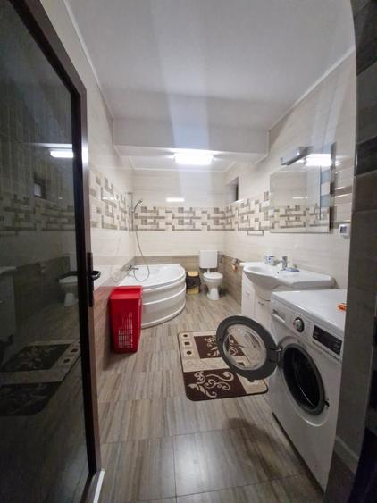 Casă cu 14 camere cu Teren 308 Mp în Tomis Nord