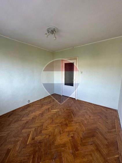 Apartament cu 3 camere decomandat în Rogerius