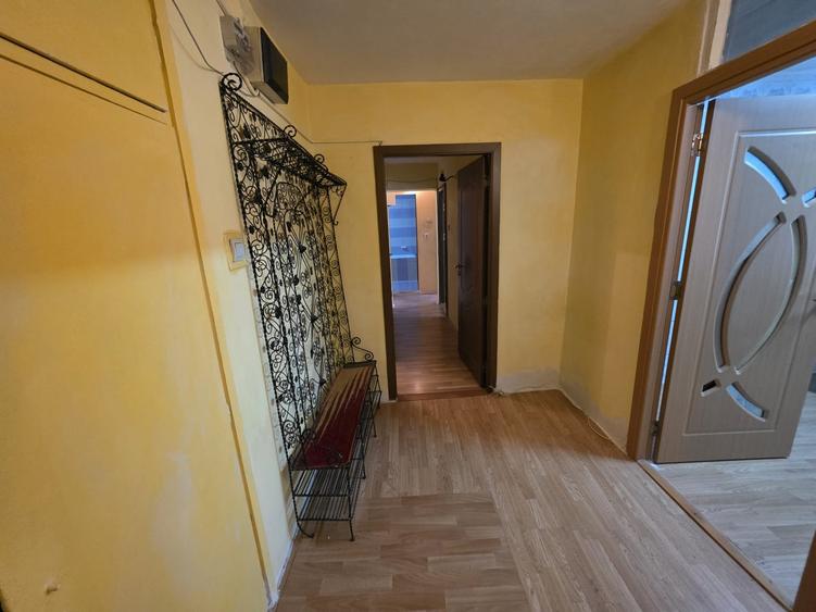 Apartament cu 3 camere decomandat în Rahova