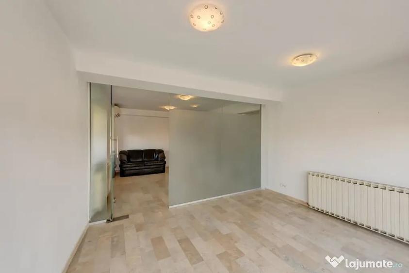 Apartament cu 3 camere decomandat în Drumul Sării