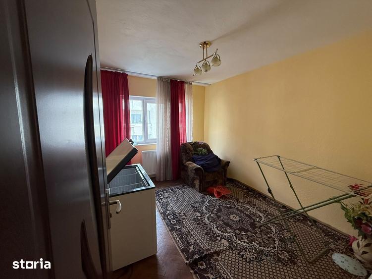Apartament cu 4 camere decomandat în Exterior Vest