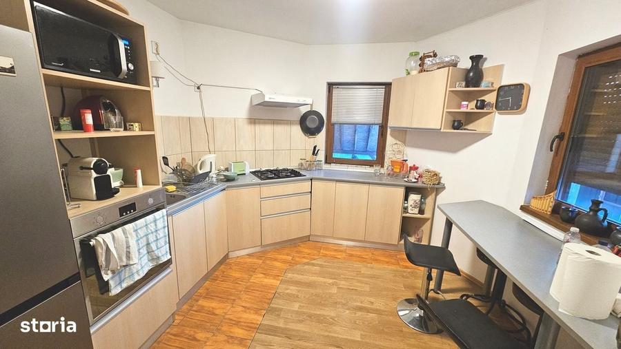 Casă cu 4 camere în Breazu