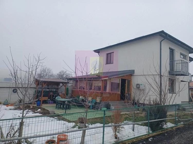 Casă cu 4 camere cu Teren 380 Mp în Joița