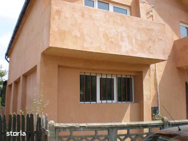Casă cu 5 camere decomandat cu Teren 1250 Mp în Central
