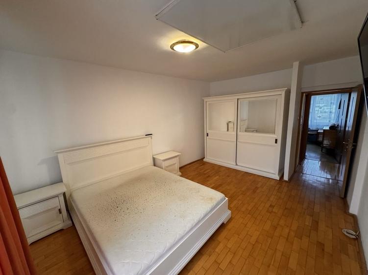 Apartament cu 4 camere decomandat în Tudor