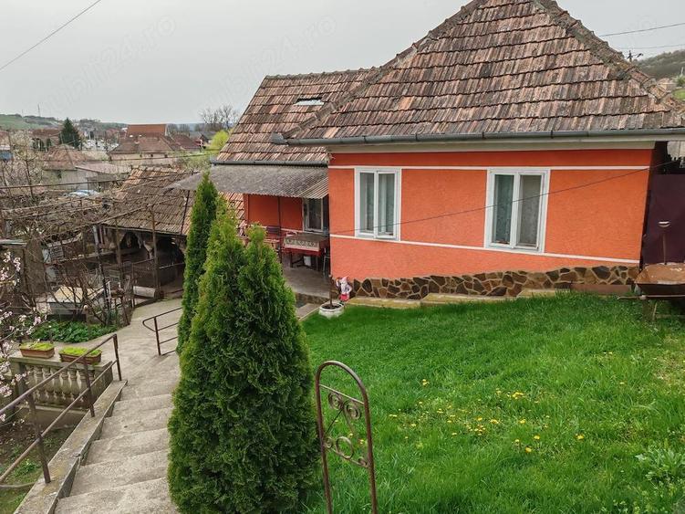 Casă cu 4 camere cu Teren 580 Mp în Central