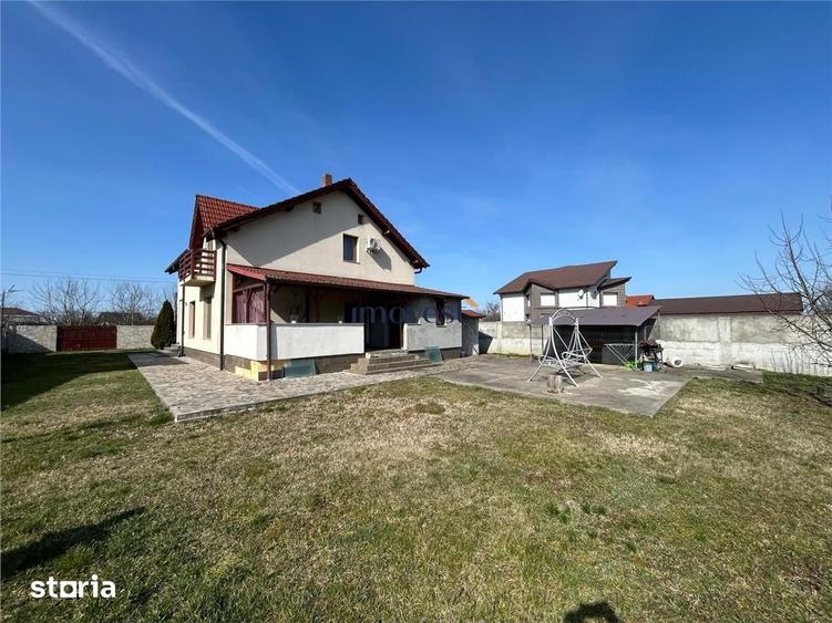 Casă cu 4 camere cu Teren 1000 Mp în Central