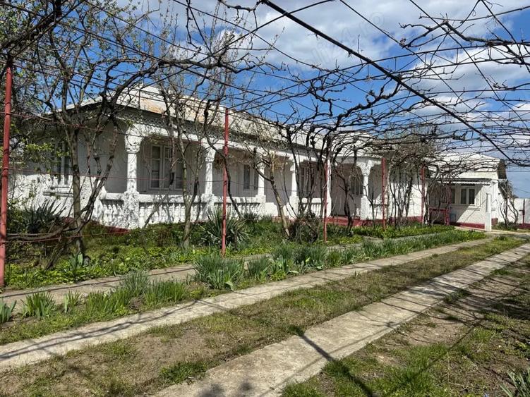 Casă cu 6 camere în Central