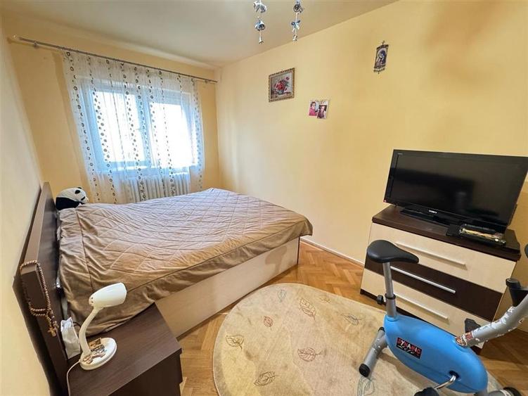 Apartament modern 3 camere balcon si pivnita zona Vasile Aaron - 4