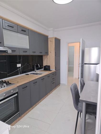 Apartament 3 camere Lux  Centrala Proprie Loc de Parcare - 1