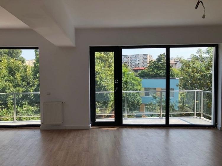 Apartament cu 3 camere în Calea Călărașilor Apartament cu 3 camere în Calea Călărașilor