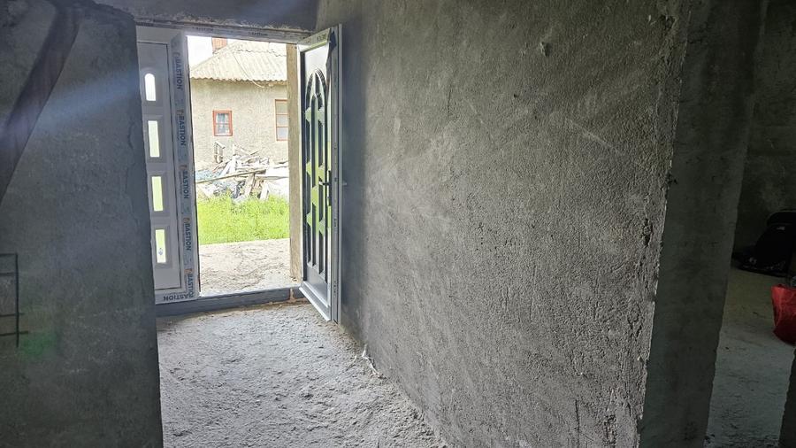 Se vinde casa la rosu si teren! - 1