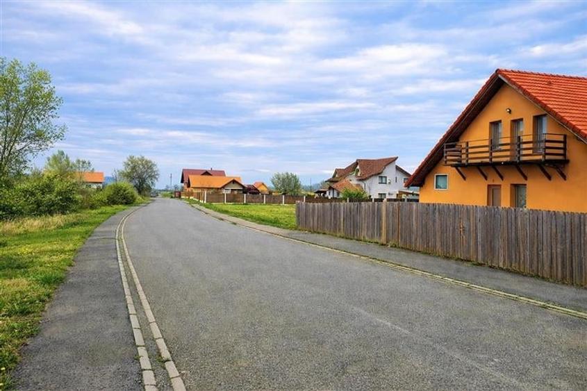 Teren intravilan,constructii,1.400 mp,cartier nou,utilitati,acces facil - 2